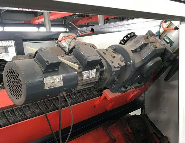 牽引機減速機_邁傳K77R37-YVP0.75KW直交軸減速機使用現場
