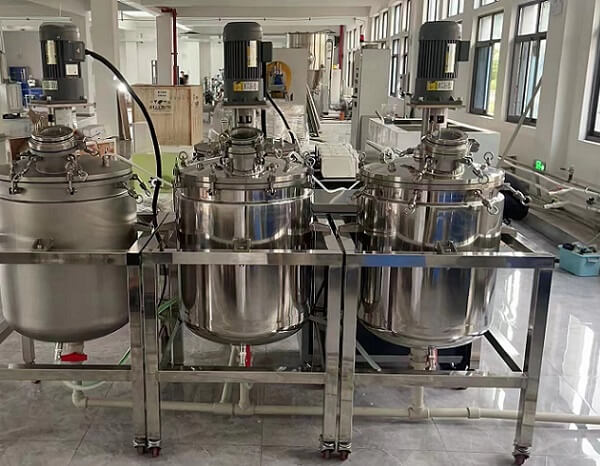 小型反應釜上立式齒輪減速馬達的應用