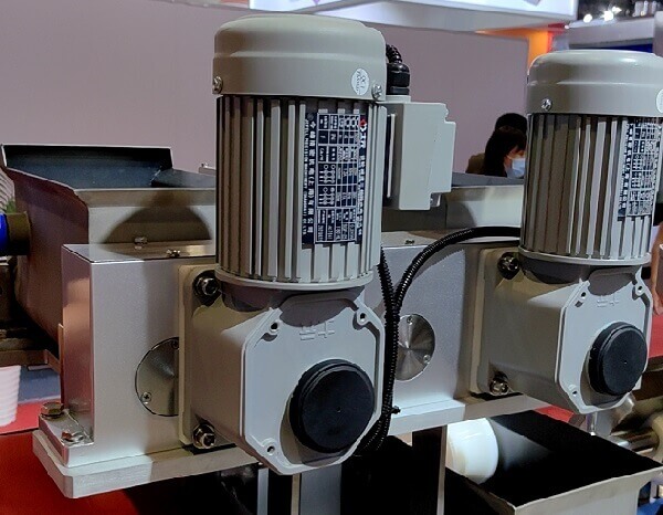 士元直角減速電機在烘焙機上的應用
