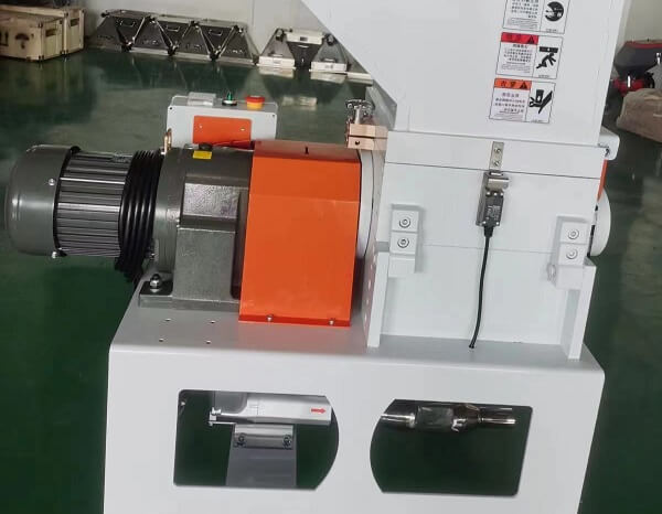 1.5KW臥式粉碎機減速機的應用-士元電機