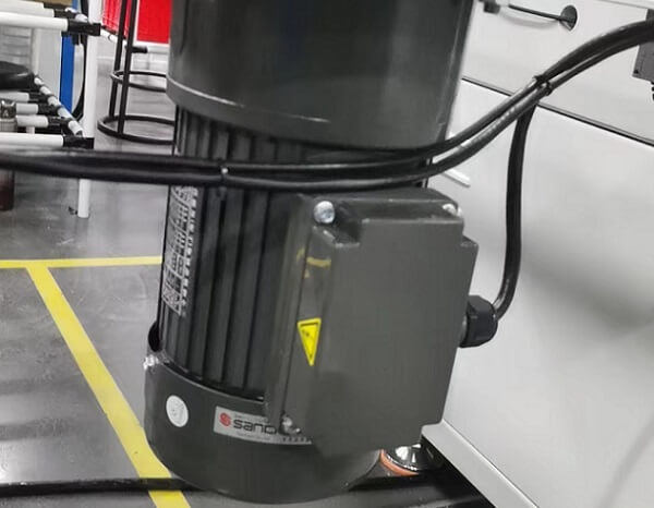 士元G750A剎車減速電機在大高周滑臺上的應用